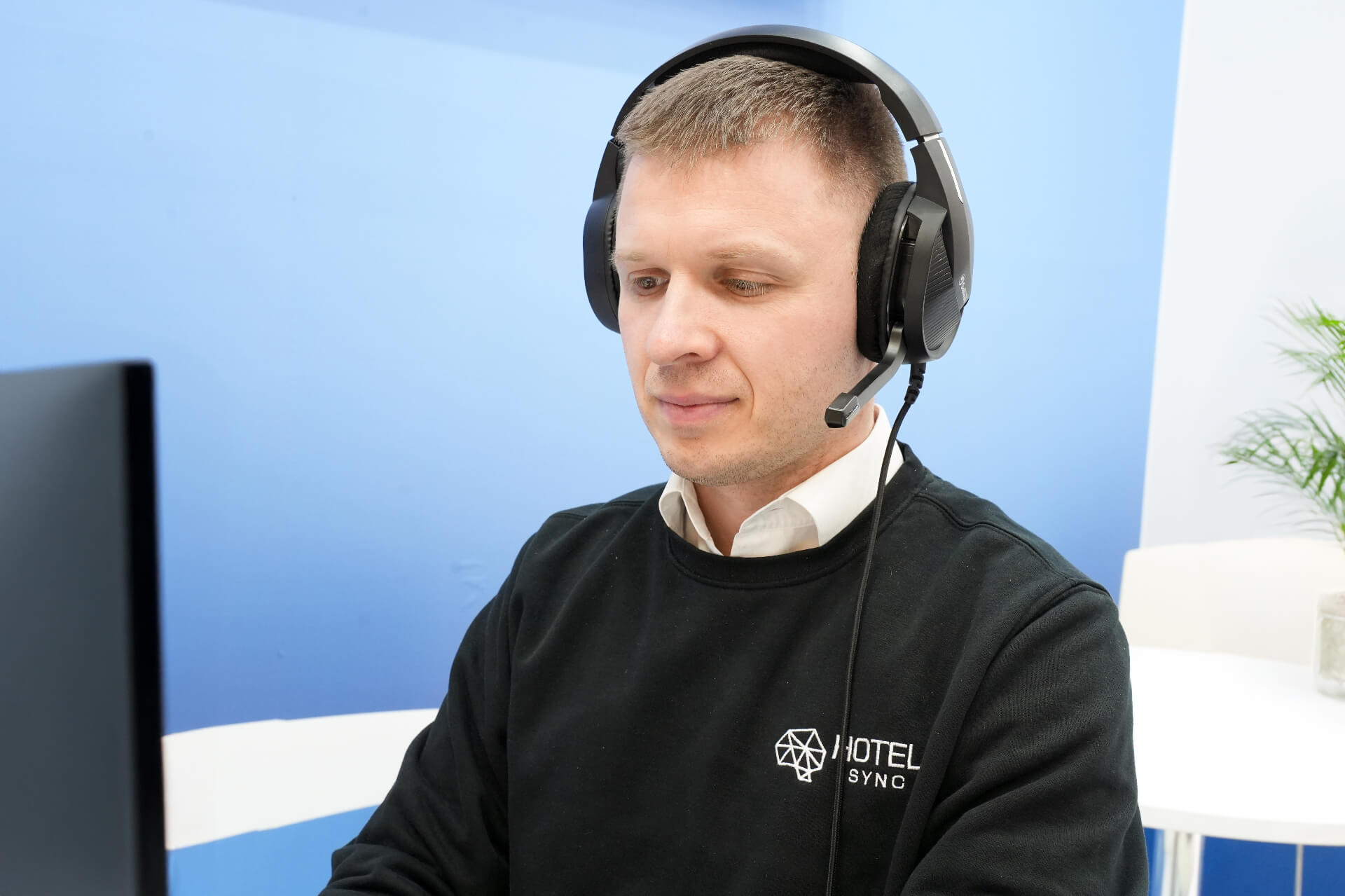 Поддержка HotelSync: Zoki на связи в чате